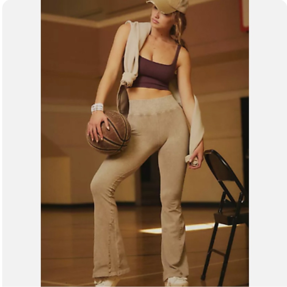 NWOT Free People Good Karma Flare legging, size S in Mushroom. 💜